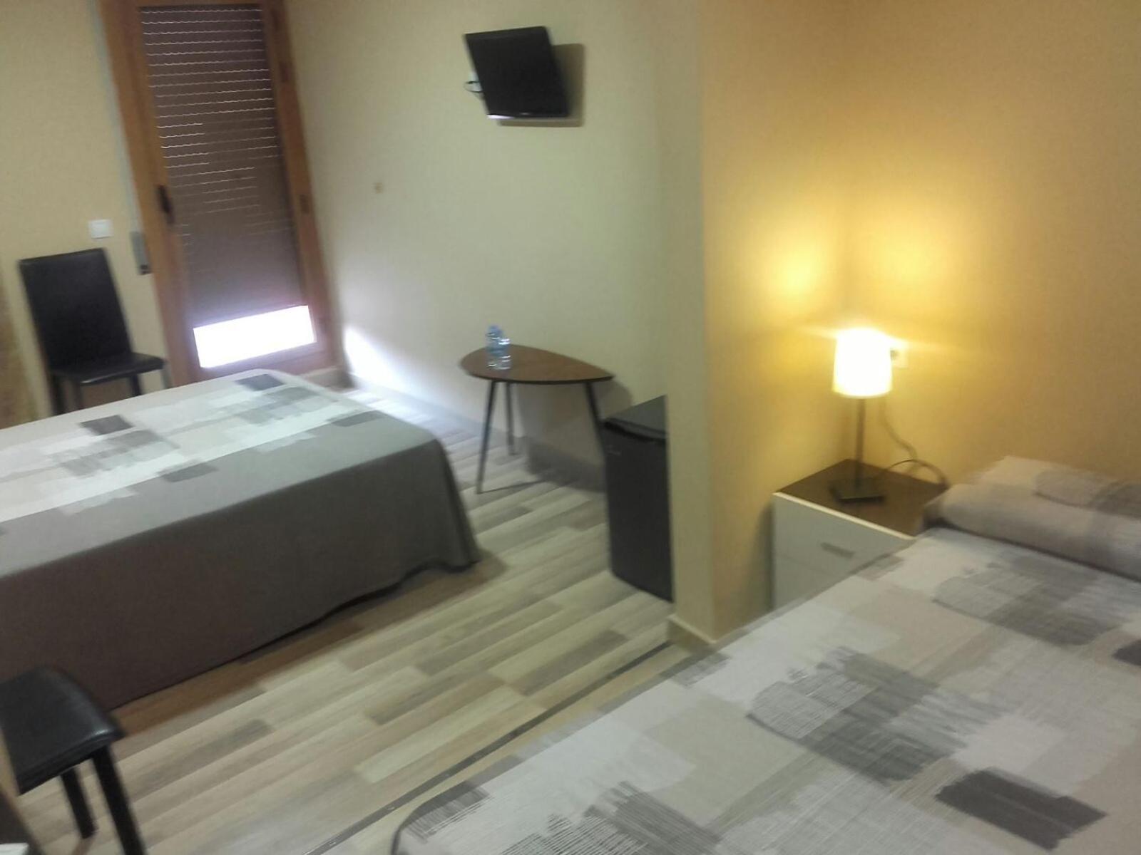 Pension Avenida Вильяфранка-дель-Пенедес Номер фото