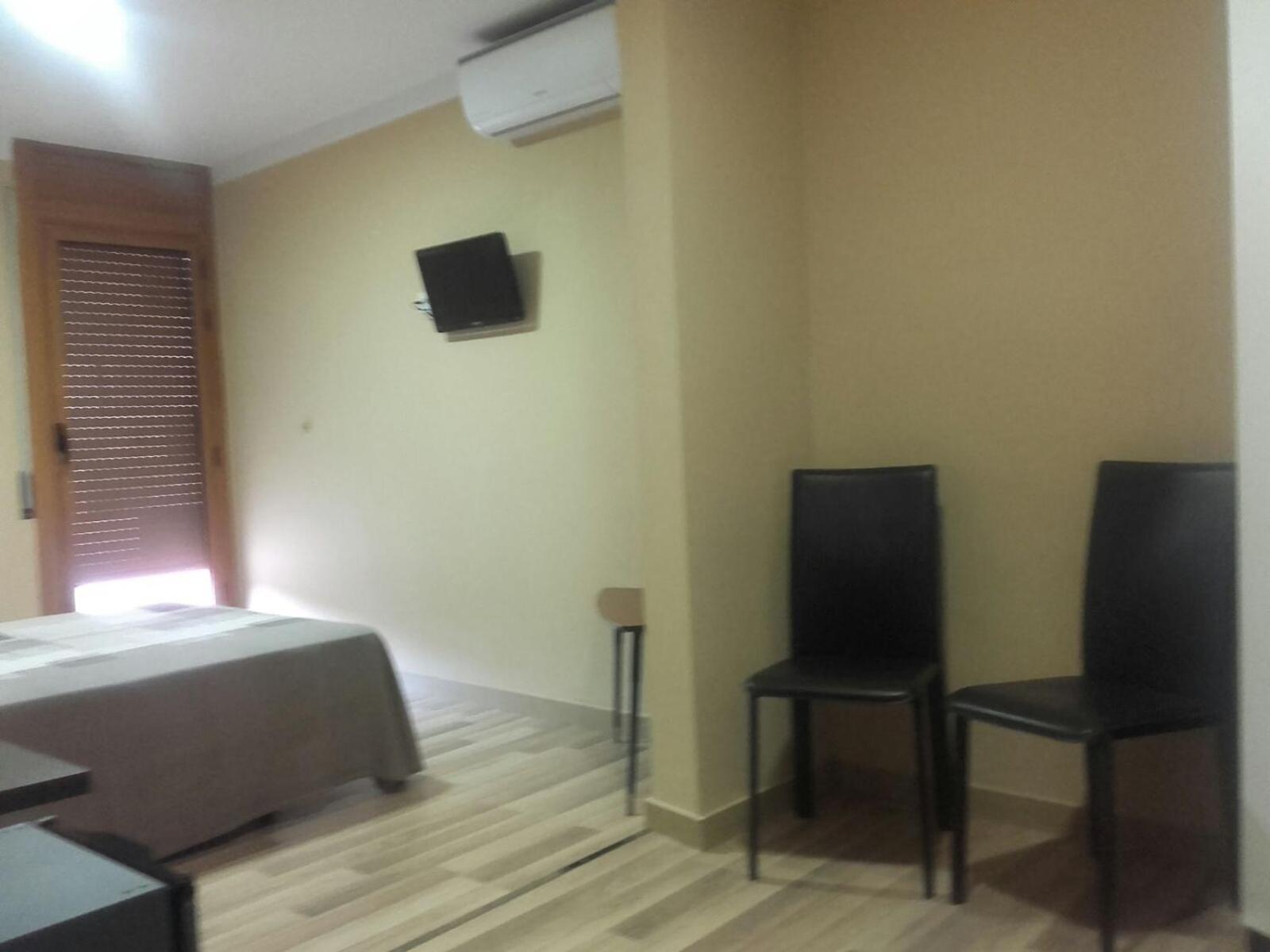 Pension Avenida Вильяфранка-дель-Пенедес Номер фото