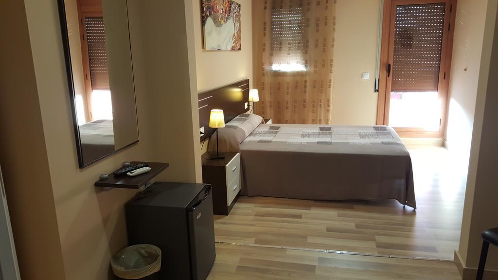 Pension Avenida Вильяфранка-дель-Пенедес Экстерьер фото