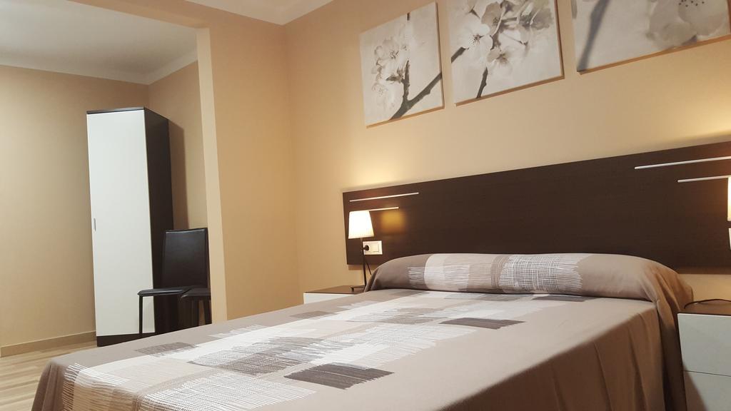 Pension Avenida Вильяфранка-дель-Пенедес Экстерьер фото